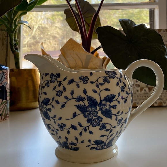 VINTAGE FLORAL PITCHER - Picture 7 of 13
